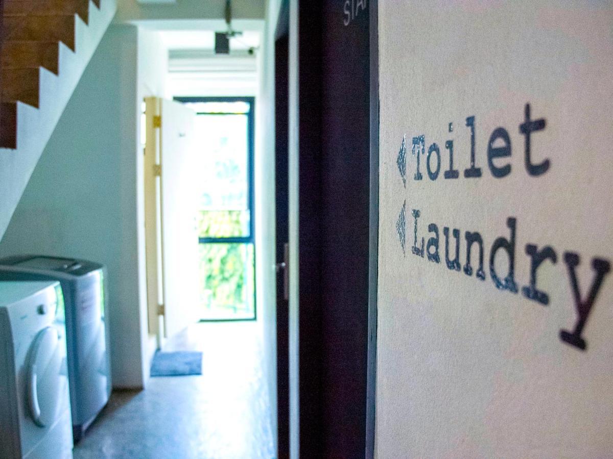 HOLY SHEET Hostel Bangkok Buitenkant foto