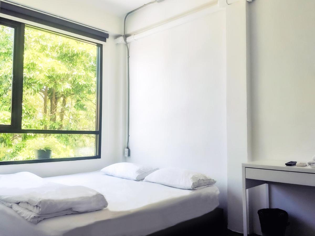 HOLY SHEET Hostel Bangkok Buitenkant foto