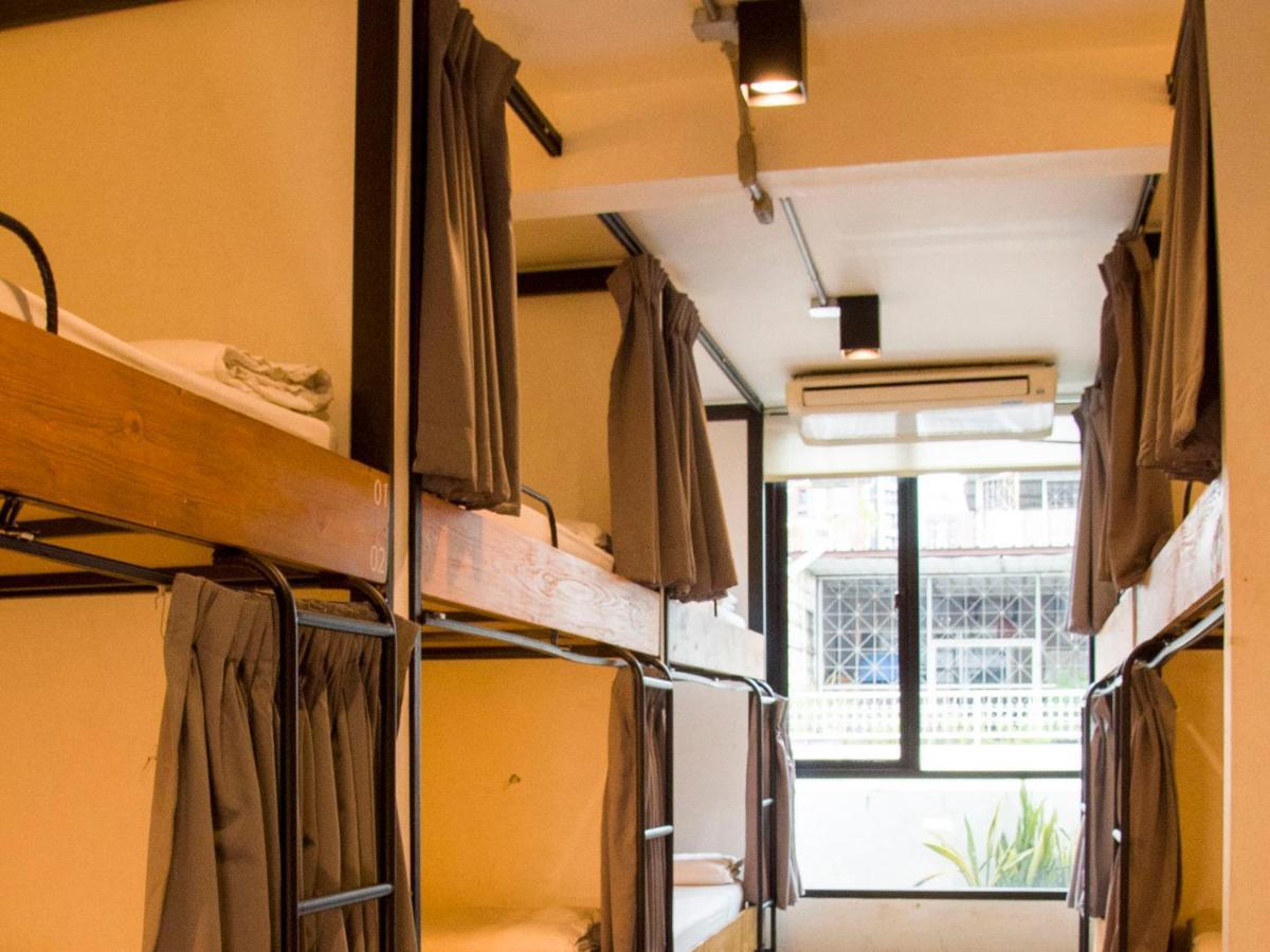 HOLY SHEET Hostel Bangkok Buitenkant foto