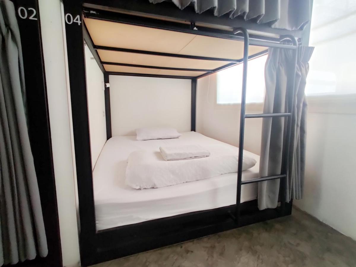 HOLY SHEET Hostel Bangkok Buitenkant foto